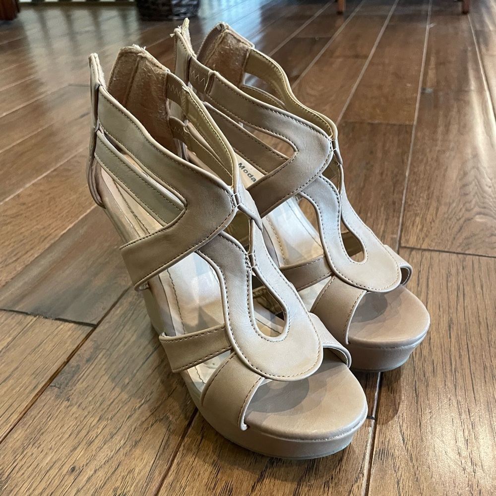 NWOT Top Moda Wedge